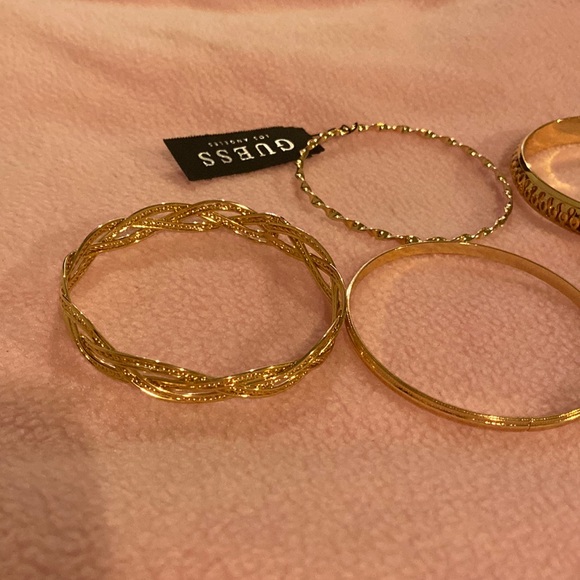 NWT Guess 7 gold tone bangle bracelet set.Brand new,never worn,stackable. - Picture 12 of 14
